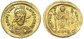 JUSTINIANO I. Sólido. Constantinopla. A/ Emperador con lanza y escudo. SBB-137. Pequeños defectos de cospel. R.B.O. EBC.