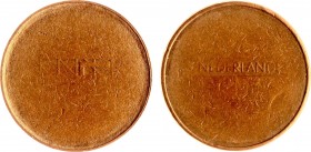 Misstrikes Netherlands and Euro's - 5 Gulden Beatrix MISSLAG geslagen op dun en te klein goudkleurig en magnetisch muntplaatje met randschrift, met ze...