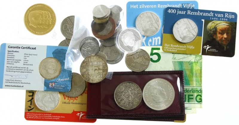 Doosje munten Nederland wb. coincards, tevens iets papiergeld