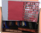 Verhuisdoos met ca. 13 albums Koninkrijk en wereld