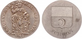 Historiepenningen - 1762 - Nederlandse gulden 1762, de keerzijde gladgemaakt en gegraveerd met het familiewapen Schoon - KZ Wapenschild doorsneden zil...