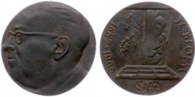 Historiepenningen - 1977 - Penning 'J.C. Bloem' door F. Letterie - VZ Borstbeeld n.l. / KZ Geopend venster - brons gegoten 70 mm - PR