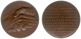 Van der Hoef-penningen - 1925 - Penning 'Staatshervorming van Nederlands Indië' door C.J. van der Hoef (KB.10, JP.132) - VZ Ineengeslagen handen / KZ ...