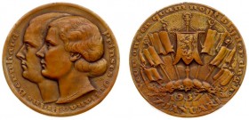 Wienecke-penningen - 1937 - Penning 'Huwelijk Juliana en Bernhard' door J.C. Wienecke - VZ Dubbelportret n.l. / KZ Vaartuig met 7 standaards - brons 5...