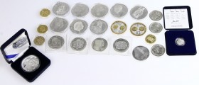 Netherlands - Lot van ca. 24 zilveren muntreplica's en penningen, enkele verguld