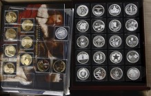 Collecties penningen in cassettes: 4x ‘Historical Coins’, 1x 'Nederlandse Euro Herdenkingsslagen', 1x 'Wilhelmina Koningin der Nederlanden', 1x 'Neder...