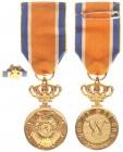 Netherlands - Eremedaille Orde van Oranje Nassau (MMW12, Evers125, Bax9), civiel - verguld zilver 27 mm - PR in orig. doosje met rozet