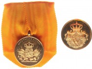 Netherlands - Onderscheiding in GOUD voor 36 jaar Trouwe Dienst bij de Landmacht (MMW83) - VZ Gekroond wapenschild met de letter W / KZ Gekroond Neder...