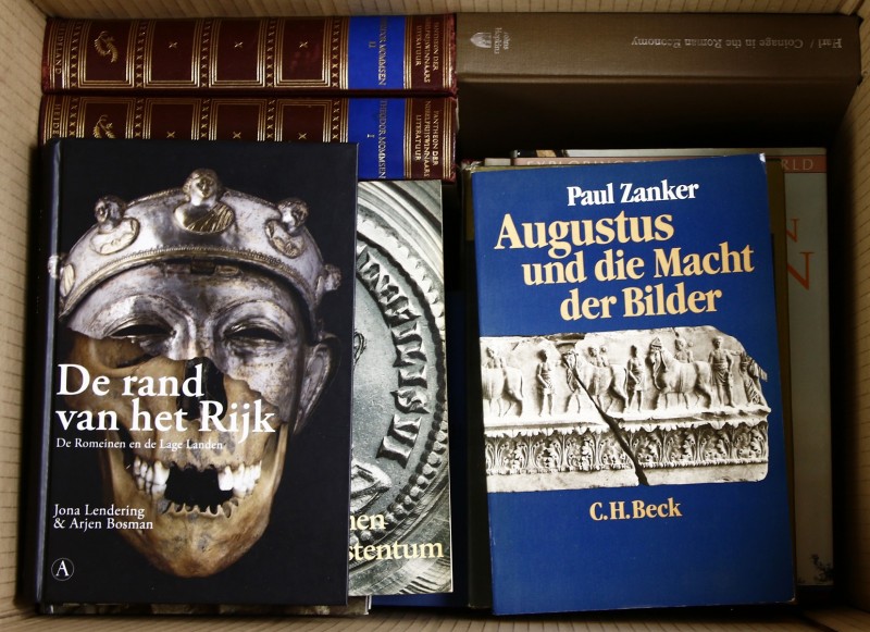 Literatuur - Antiek - Doos vol prachtige boeken over Romeinse cultuur, economie,...