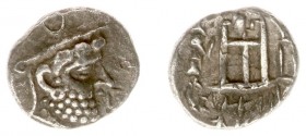 The East - Persis - Darius I (ca. 140 BC) - AR Hemidrachm (2.00 g.) - Bust of bearded king right. Satrapal bonnet adorned with crescent / stylized fir...