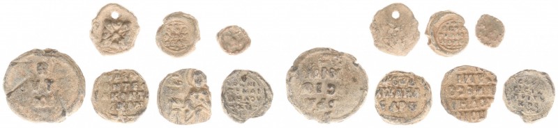 Leads and seals - Lot of 5 Byzantine lead seals 11/12th century showing Christ o...