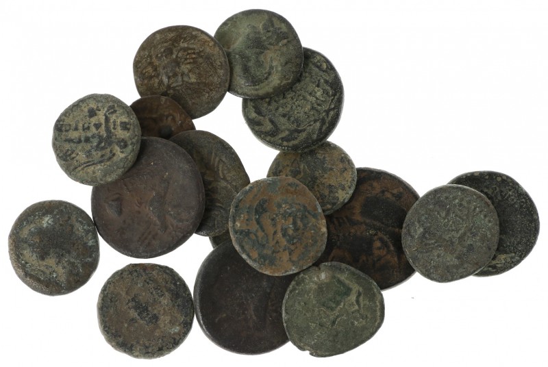 Greek / Hellenistic coinage - Lot with c. 17 x AE Greek coins, several era's, de...