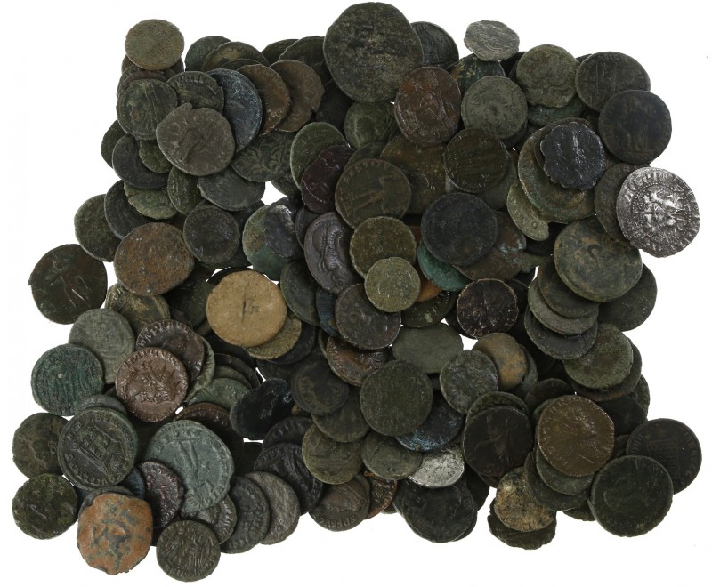Roman coinage - An interesting and mixed collection of Roman small bronzes, main...