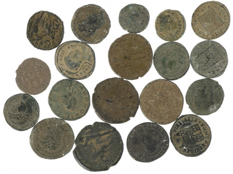 Roman coinage - A small lot wih c. 19 x Roman bronze mainly small Folles, severa...