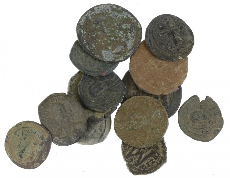 Byzantine coinage - A lot with Byzantine bronze coins, several emperors and era'...