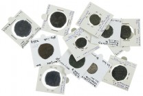 Byzantine coinage - A lot with Byzantine bronze coins, mainly Folles but also some other denominations, some with descriptions - totally 12 coins, sev...