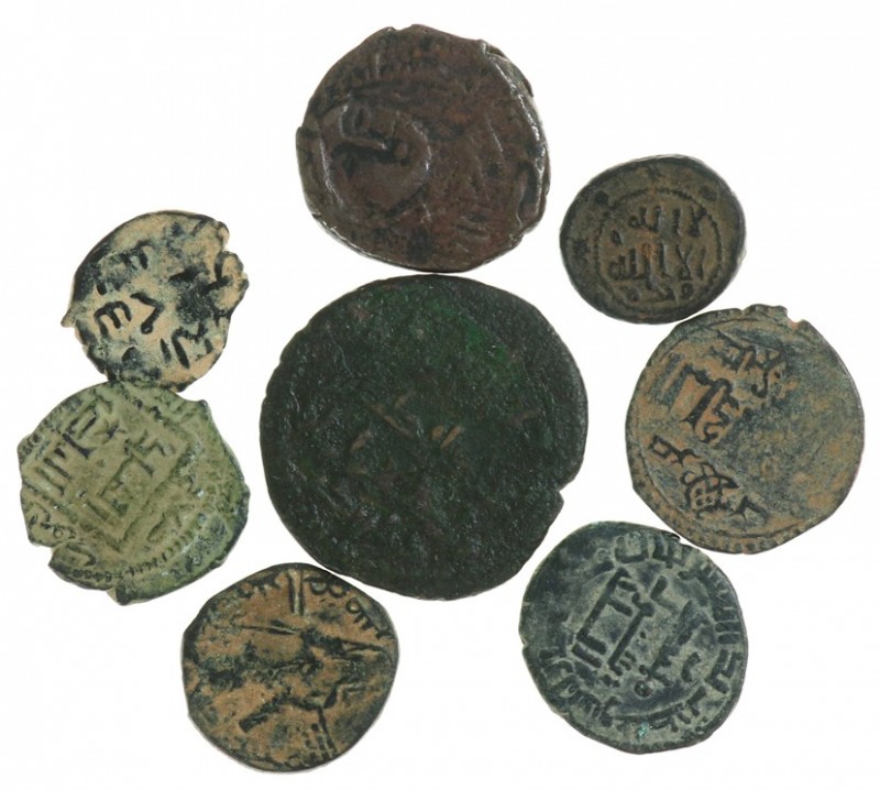Eastern coinage - A lot with 8 Islamic and Middle East coins, all bronzes, sever...