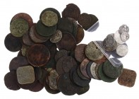 Doosje met koperen munten Noordelijke en Zuidelijke Nederlanden, enkele dubbele stuivers, rekenpenningen, etc. + divers koper buitenland en iets Arabi...