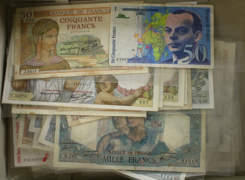 Frankrijk - Box with nice lot banknotes France 1934-1997 - Total ca. 74 pcs.