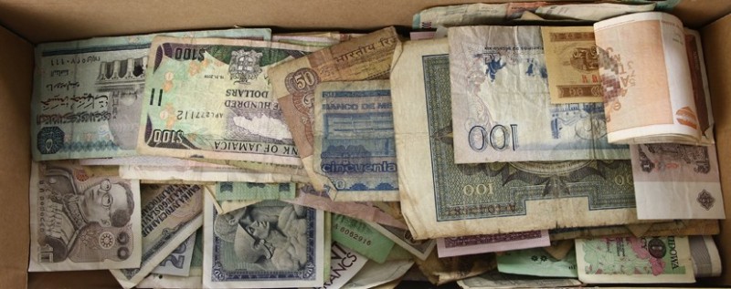 Miscellaneous - Small box banknotes world including Greece, Thailand, China, not...
