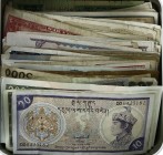 Miscellaneous - Small box banknotes world including Bhutan, Indonesia, India, Ecuador, Kenya, Sri Lanka, etc.