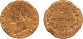 Australia - Victoria (1837-1901) - Sovereign 1861 (KM4, Fr.10) - Obv: Laureate head left / Rev: Crown above Australia within wreath - Gold - NGC AU53
