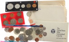 USA - Box with various Mint - and Proof Sets of the USA