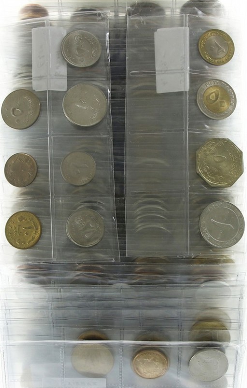 World coins - Box with appr. 400 world coins neatly packed in plastic covers, ol...