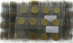 World coins - Box with appr. 400 world coins neatly packed in plastic covers, older and modern coins mixed with better years and scarcer types