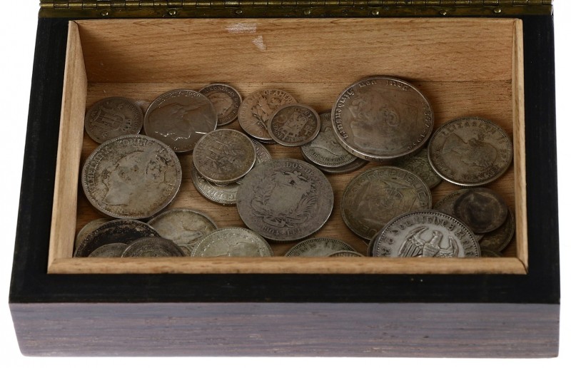 World coins - Small box with silver world coins