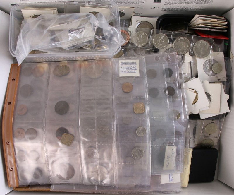 World coins - Box various world coins and medals