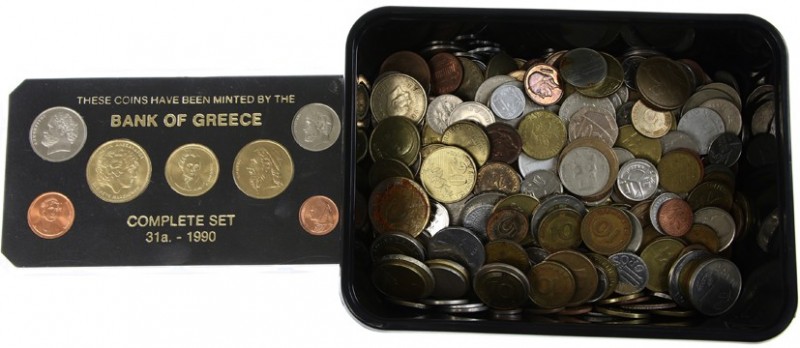 World coins - Small box world coins with some current and exchangeable coins