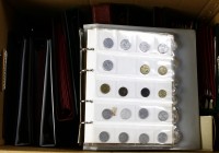 Miscellaneous - Moving box with 13 albums common world coins