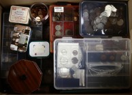 Miscellaneous - Moving box with collection various world coins in all kinds of (small) boxes