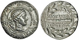 MACEDONIA. Anfípolis. Tetradracma (158-149 a.C.). A/ Escudo macedónico con el busto de Artemisa; detrás, arco y carcaj. R/ Dentro de corona, maza; en ...