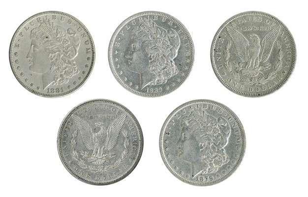 ESTADOS UNIDOS DE AMÉRICA. 5 monedas de 1 dólar Morgan; 1879, 1881-O, 1881-S, 18...