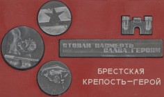 Russia / Russland
Box gemischte Ware Russland, ein paar moderne Briefmarken Russland auf Steckkarten, eine Schachtel mit Medaillen zum Gedenken an ru...