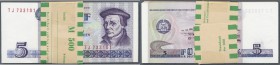 Deutschland - DDR
original Bündel der Staatsbank mit Banderole mit 100 Noten zu 5 Mark 1975 (1987), Ro.361c mit fortlaufenden Seriennummern in kassen...