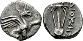 IONIA. Teos. Diobol (Circa 320-294 BC). Dioches, magistrate. 

Obv: Griffin seated right, raising forepaw.
Rev: ΔIOYXHΣ. 
Chelys.

Kinns 96. 
...
