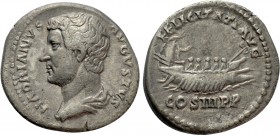 HADRIAN (117-138). Denarius. Rome. 

Obv: HADRIANVS AVGVSTVS. 
Bareheaded and draped bust left.
Rev: FELICITATI AVG / COS III P P. 
Galley left....