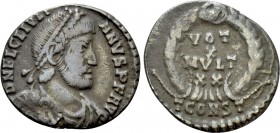 JULIAN II APOSTATA (361-363). Siliqua. Arelate. 

Obv: D N FL CL IVLIANVS P F AVG. 
Diademed, draped and cuirassed bust right.
Rev: VOT / X / MVLT...