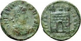 FLAVIUS VICTOR (387-388). Ae. Aquileia. 

Obv: DN FL VICTOR PF AVG. 
Diademed, draped and cuirassed bust right.
Rev: SPES ROMANORVM / SMAQP. 
Cam...