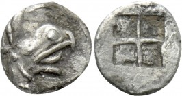 IONIA. Teos. Hemitetartemorion (Circa 540- 510 BC). 

Obv: Head of griffin right.
Rev: Quadripartite incuse square.

Matzke 89; Balcer 81-82. 
...