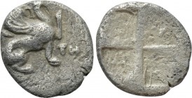 IONIA. Teos. Hemiobol (Circa 510- 2nd half 5th century BC). 

Obv: TH. 
Griffin seated right, raised forepaw.
Rev: Quadripartite incuse square.
...