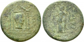 IONIA. Teos. Augustus (27 BC-14 AD). Ae. 

Obv: ΣΕΒΑΣΤΟΣ ΚΤΙΣΤΗΣ. 
Temple with four columns, enclosing bare head of Augustus right.
Rev: ΤΗΙΩΝ. 
...