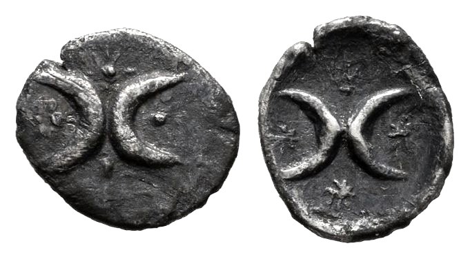 Calabria. Tarentum. Hemiobol. 325-280 a.C. (Vlasto-1780). Anv.: Two crescents in...