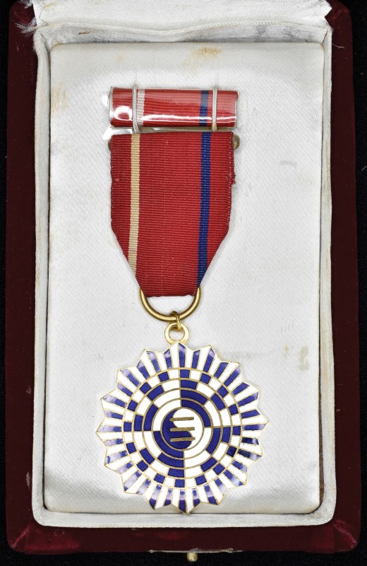 *China, Air Force Order of Ch’ien Yuan in silver-gilt and enamels, reverse with ...