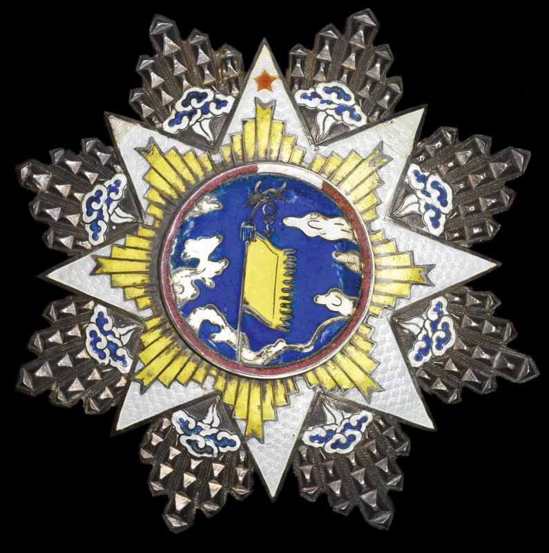 *China, Order of the Cloud and Banner, type 2, Third type breast star, in silver...