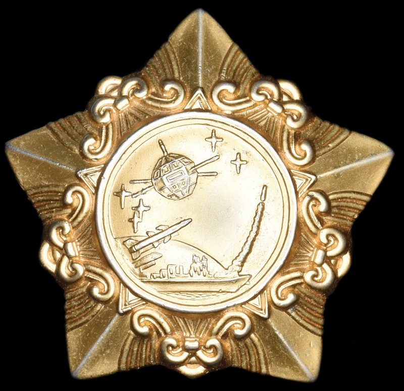 China, People’s Republic, Space Pioneering Medal, 1965-82, in silver-gilt, 44mm,...
