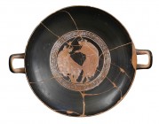 ATTIC RED-FIGURE KYLIX
Attribuited to the Tarquinia Painter, ca. 470 - 460 BC
height cm 10; diam. cm 26

Into the inner tondo, inscribed in a cont...